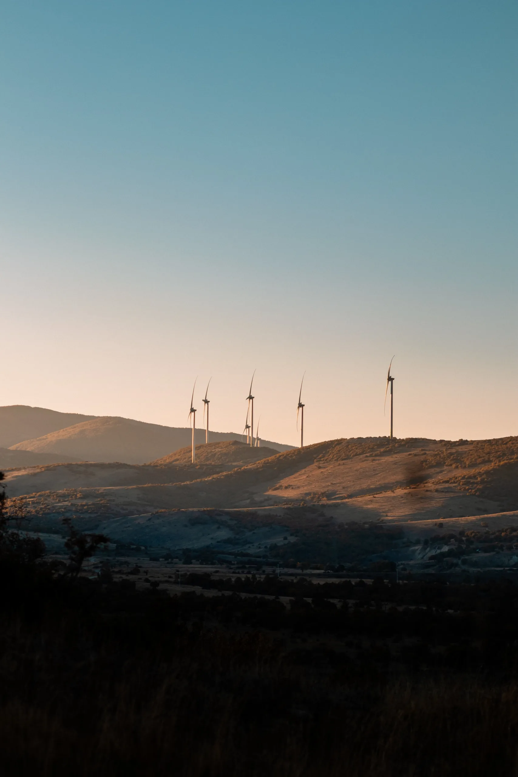 What Are Some Challenges In Observing Planets At Lower Altitudes?